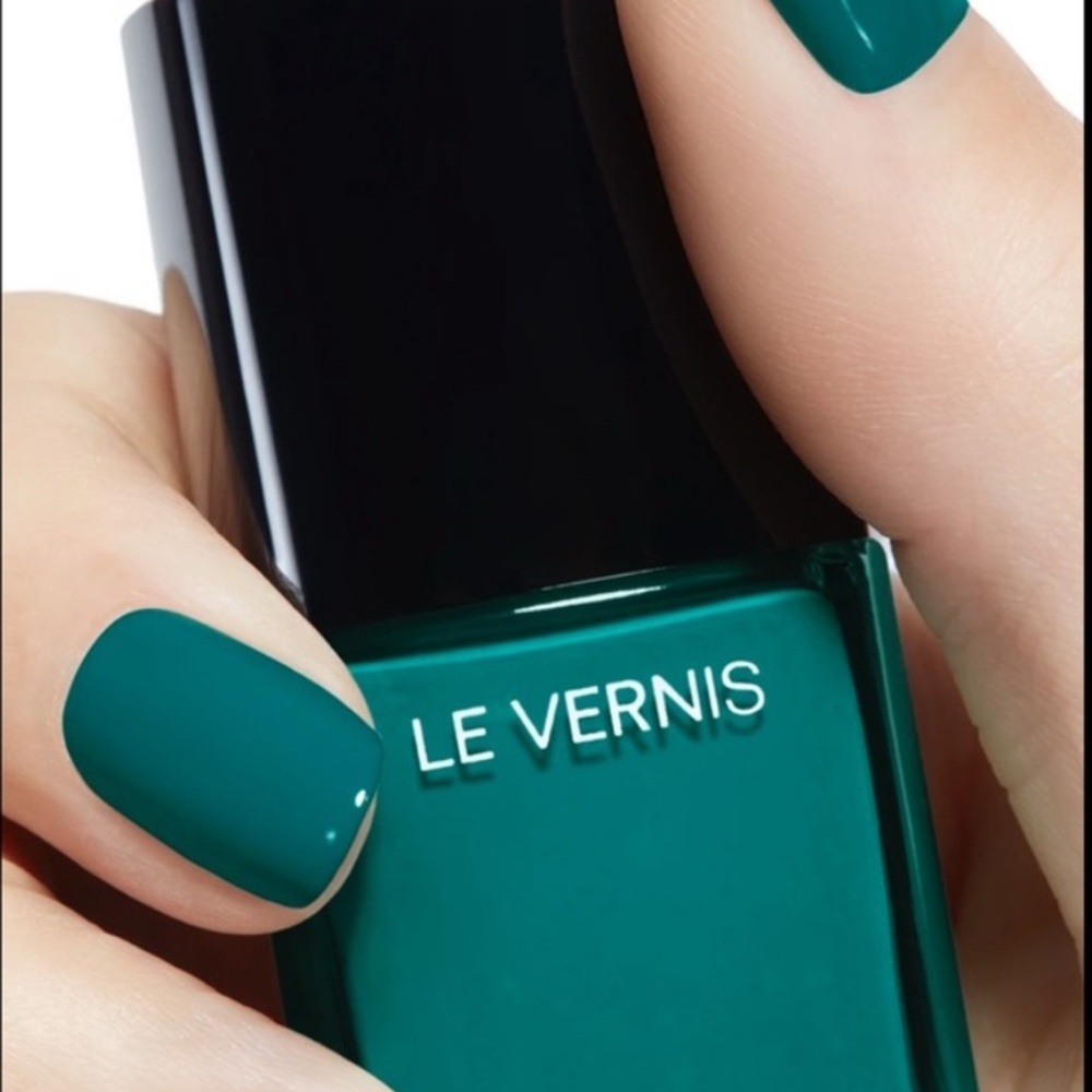 (various) CHANEL Le Vernis Nail Polishes